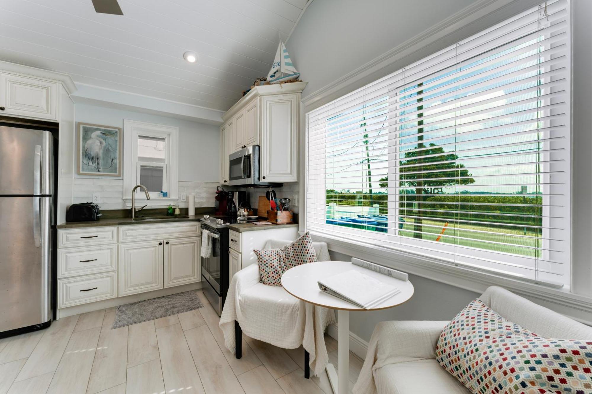Tides Inn On The Bay Vacation Homes เบรเดนทันบีช ภายนอก รูปภาพ