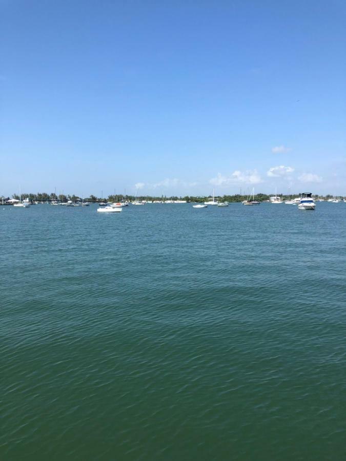 Tides Inn On The Bay Vacation Homes เบรเดนทันบีช ภายนอก รูปภาพ
